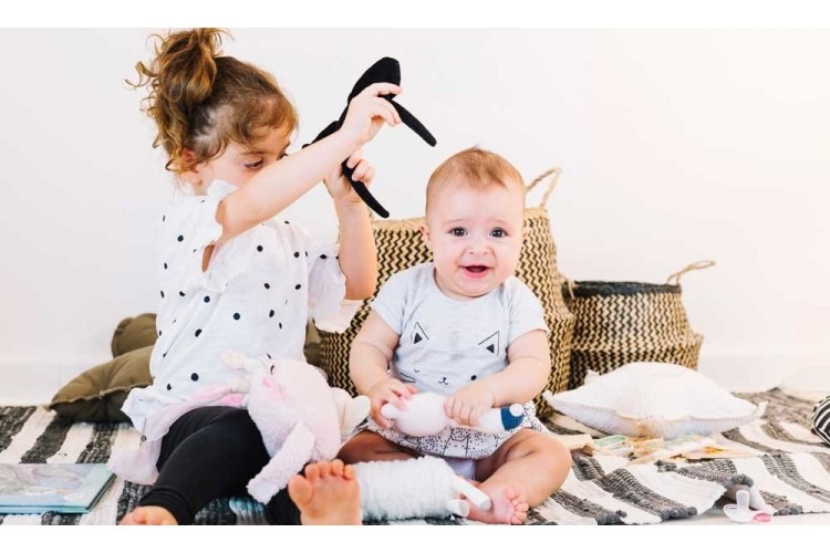 Diademas, cintas, lazos… Accesorios de pelo ideales para bebés. Te hablamos  sobre los complementos de cabello más de moda para los más peques de la  casa - Pequeña Huella